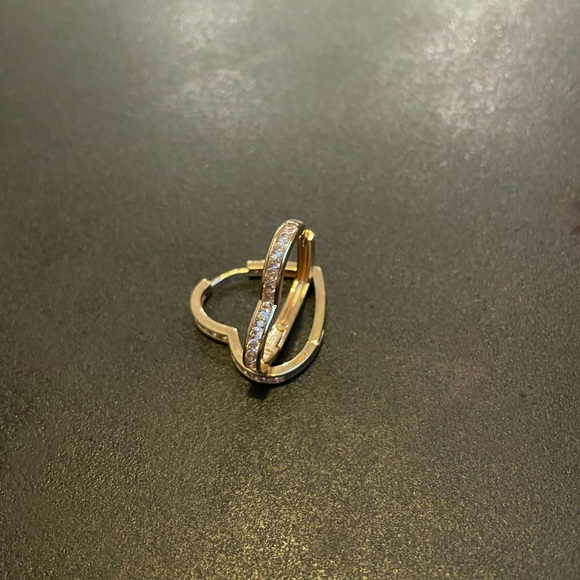 Gorgeous 18K Gold Plated ♥️ Earrings - Picture 2 of 7